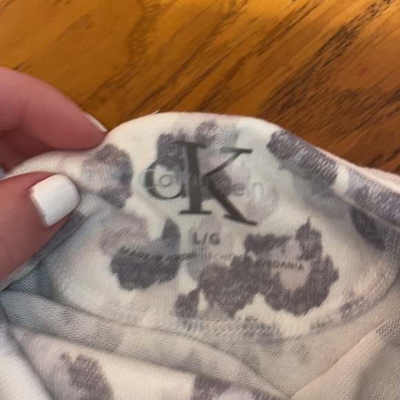 Calvin Klein Top - Picture 3 of 3